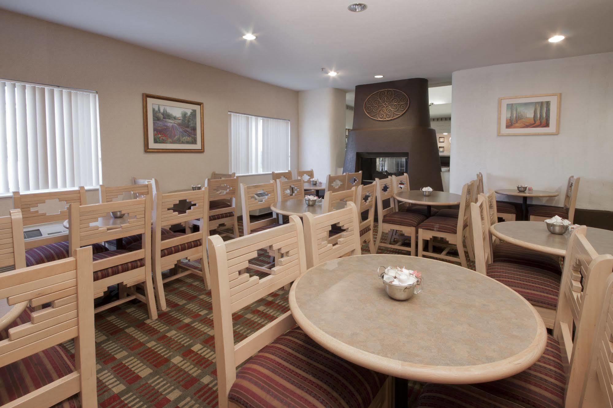 Comfort Suites Peoria Sports Complex Exterior foto